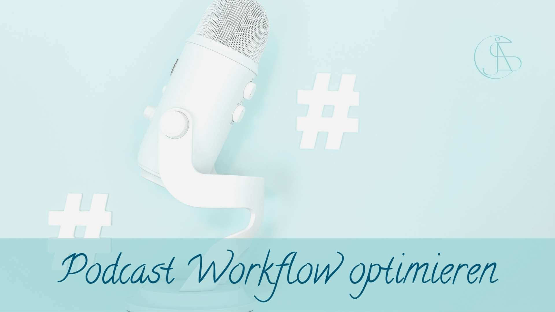 Blog: Podcast Workflow optimieren, Podcast Miktrofon Blue Yeti, Hellblauer Hintergrund, zwei Haschtag Symbole